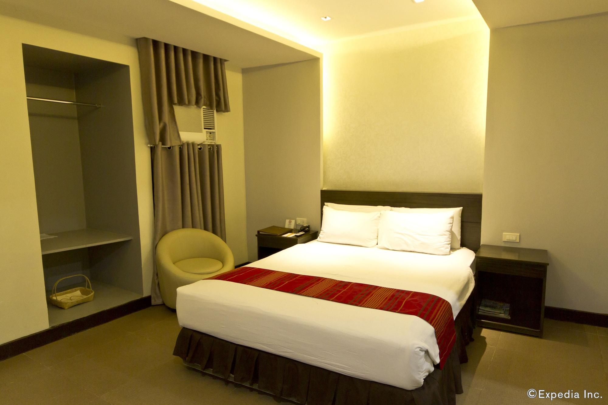 Castle Peak Hotel Cebu Esterno foto