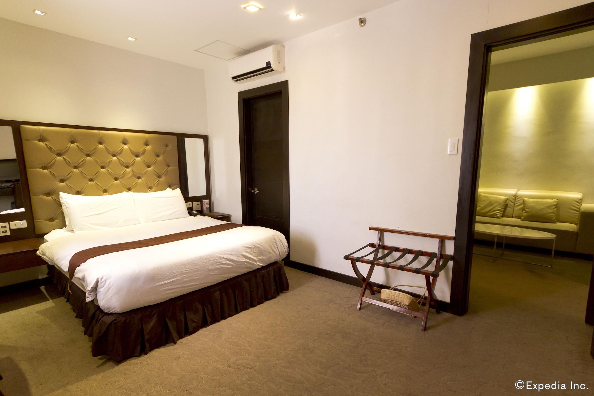Castle Peak Hotel Cebu Esterno foto