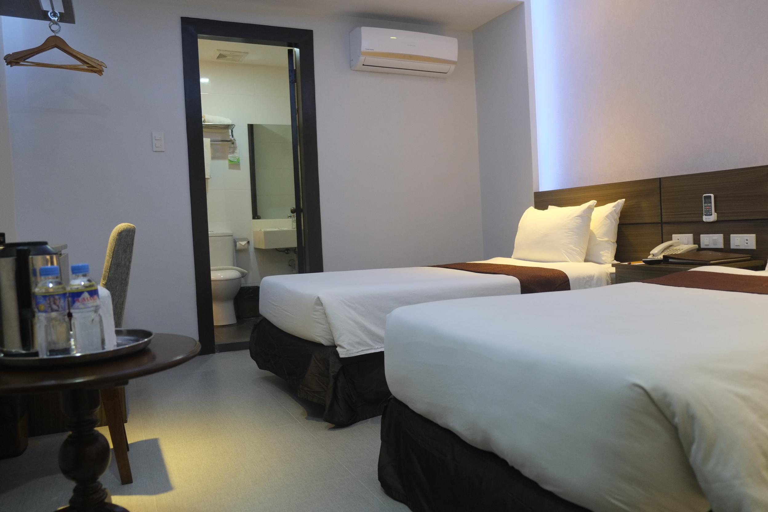 Castle Peak Hotel Cebu Esterno foto