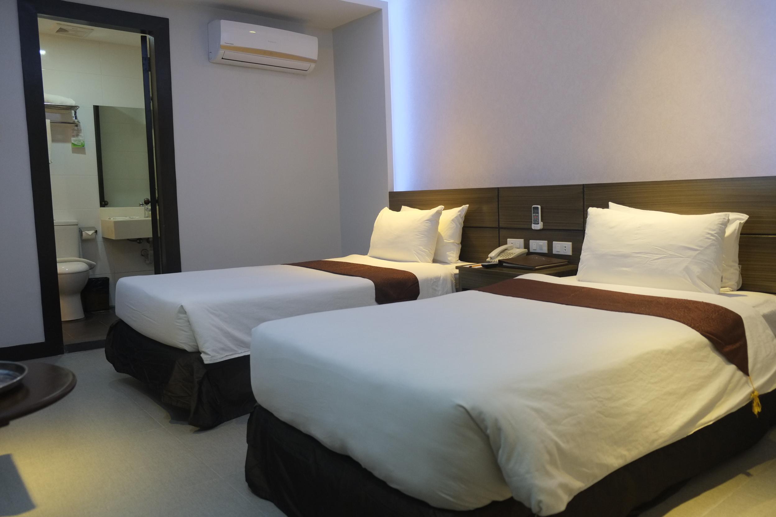 Castle Peak Hotel Cebu Esterno foto