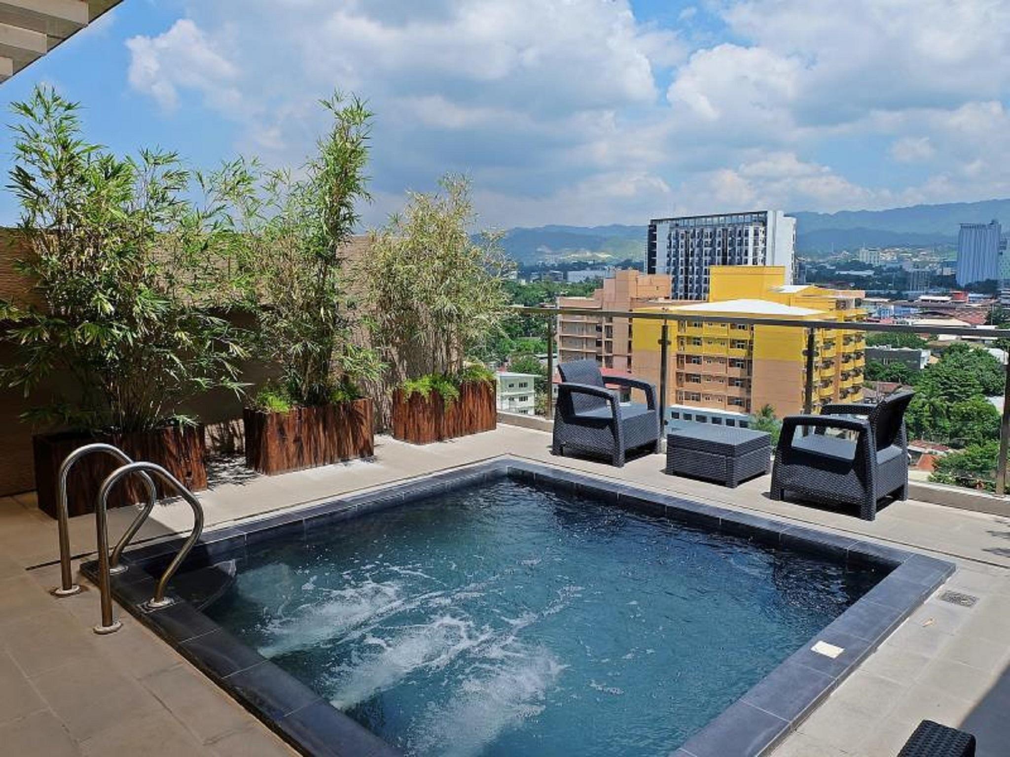 Castle Peak Hotel Cebu Esterno foto