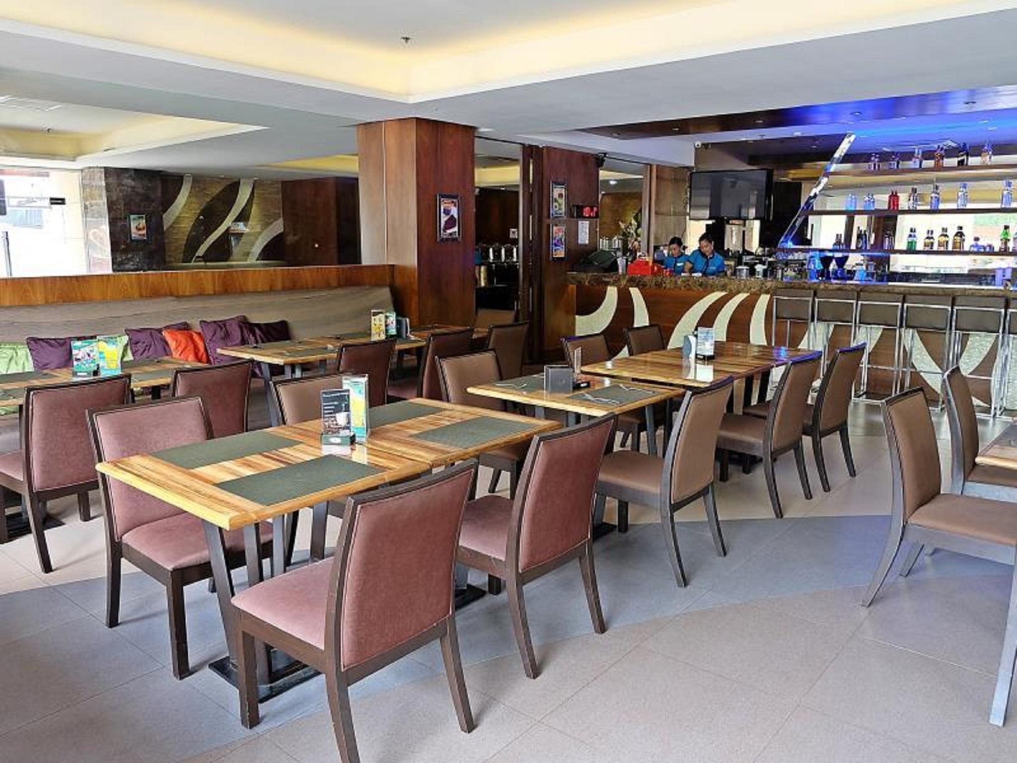 Castle Peak Hotel Cebu Esterno foto