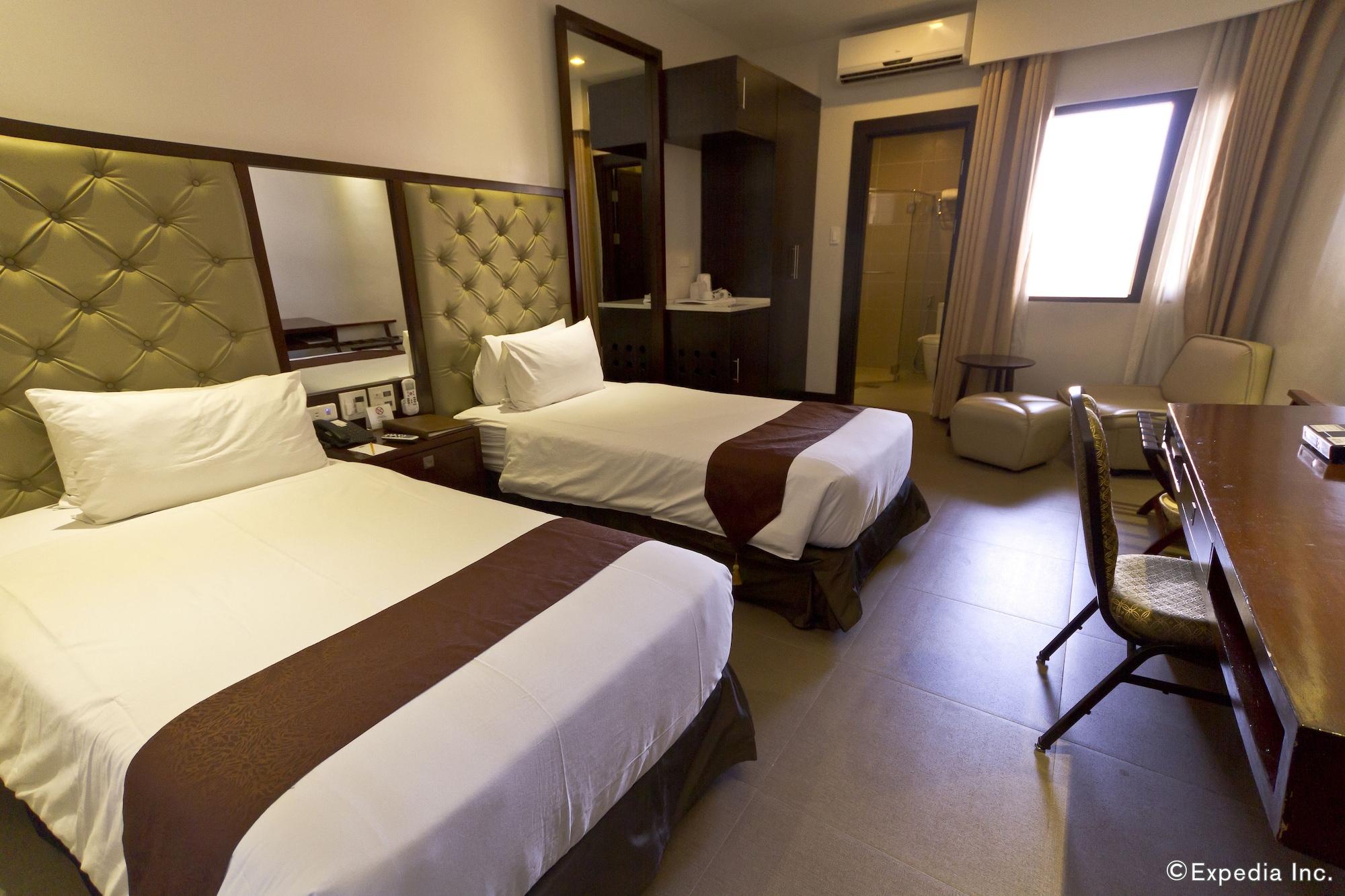 Castle Peak Hotel Cebu Esterno foto