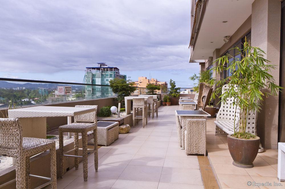 Castle Peak Hotel Cebu Esterno foto