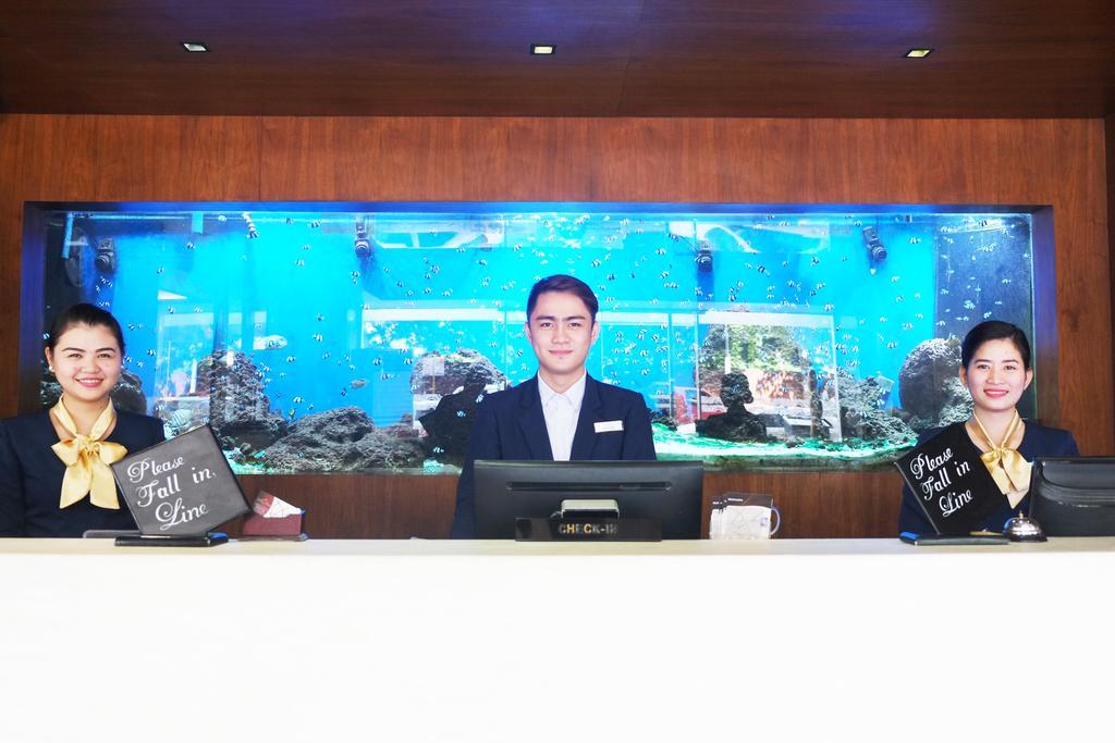 Castle Peak Hotel Cebu Esterno foto