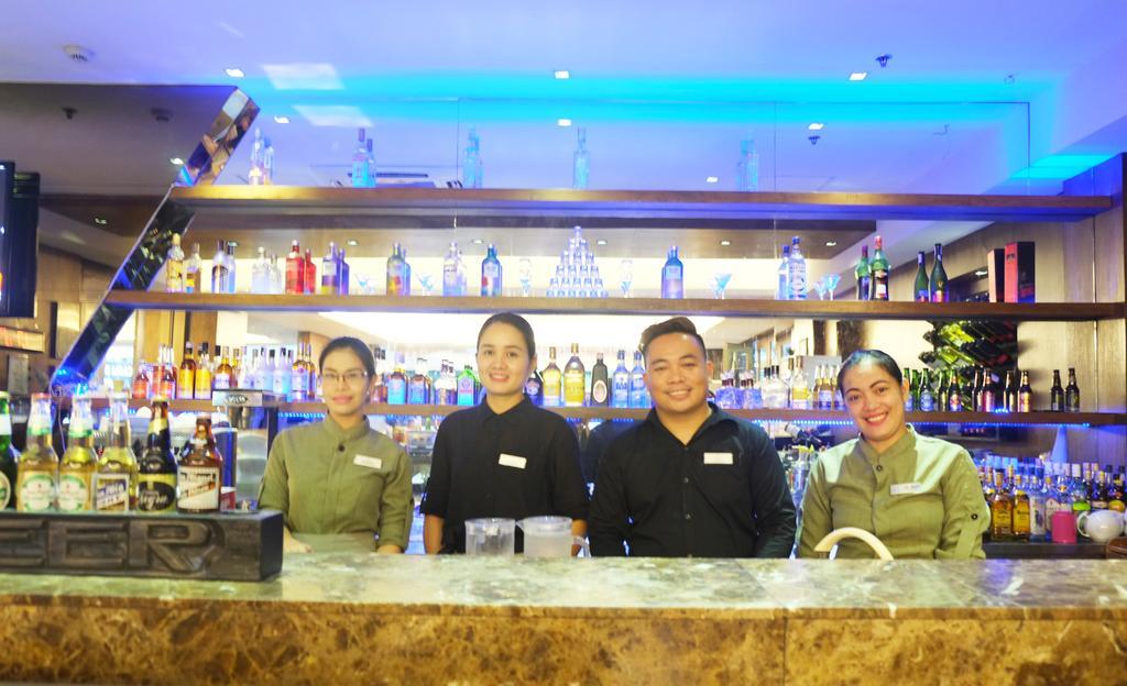 Castle Peak Hotel Cebu Esterno foto