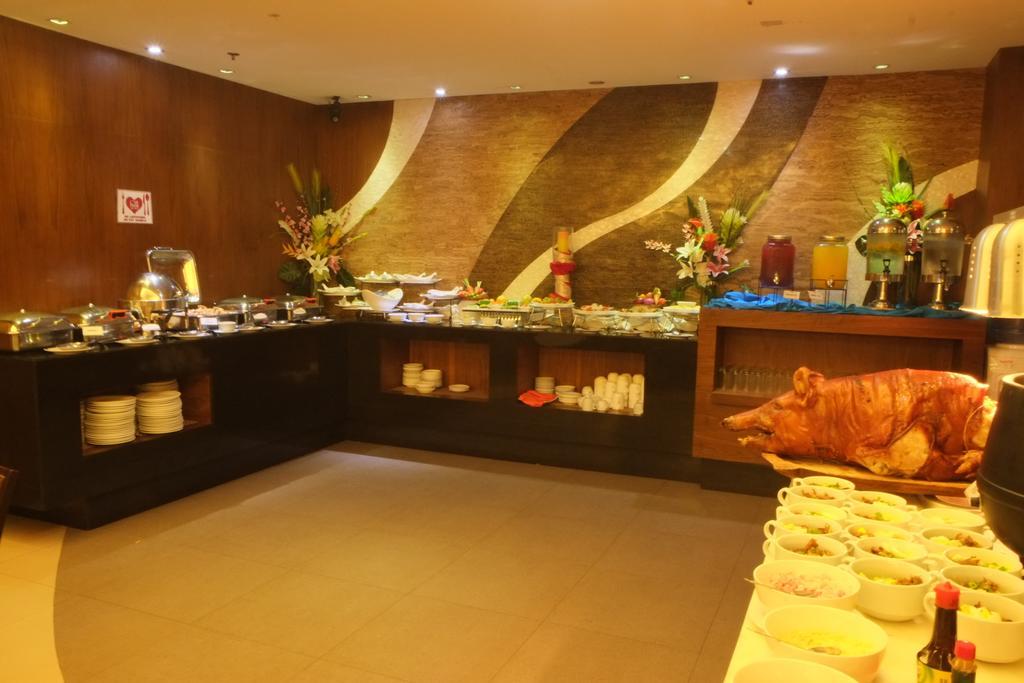 Castle Peak Hotel Cebu Esterno foto