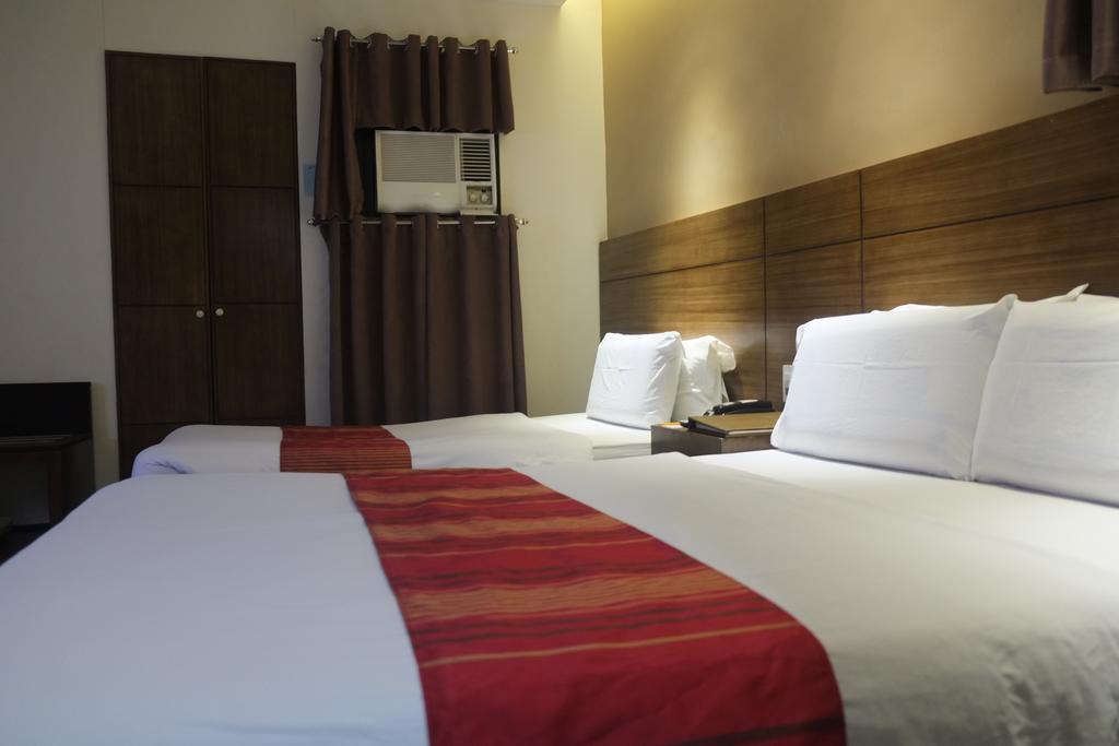 Castle Peak Hotel Cebu Esterno foto