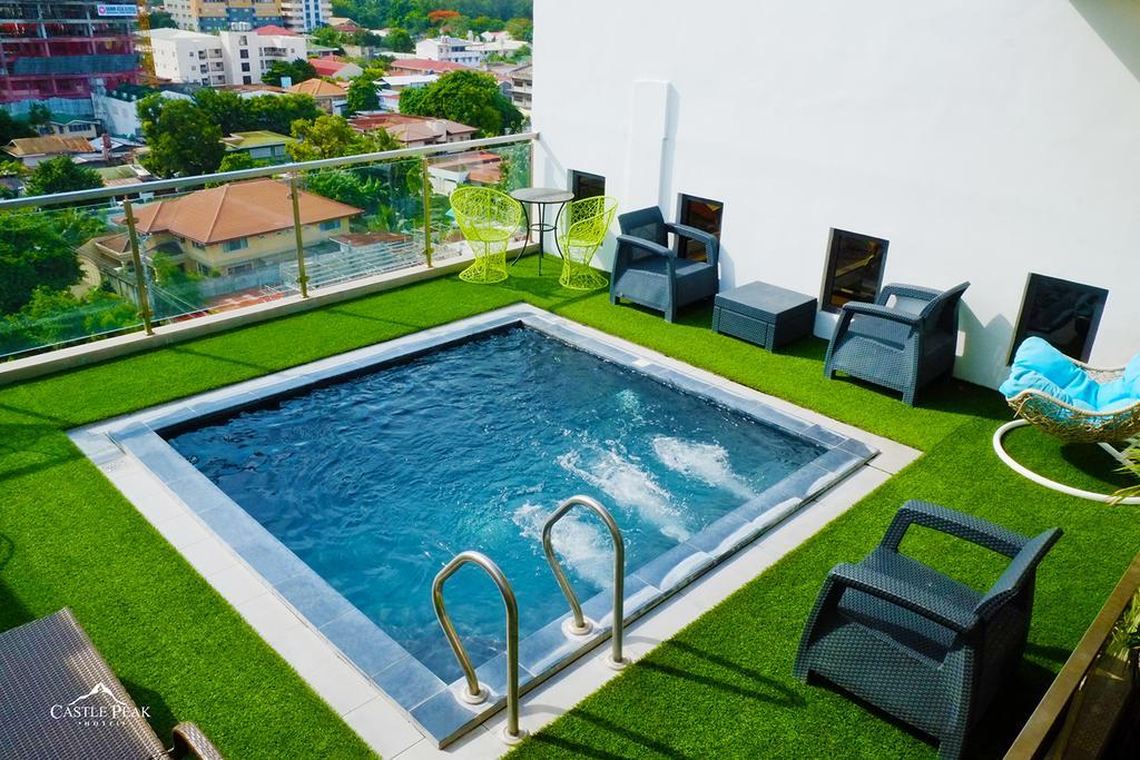 Castle Peak Hotel Cebu Esterno foto